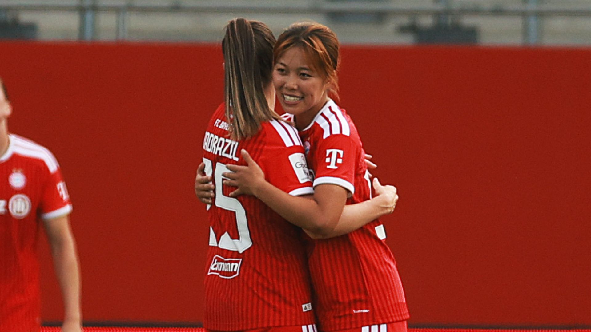 谷川萌々子がロングシュート含む2ゴール！バイエルンの3連勝に貢献